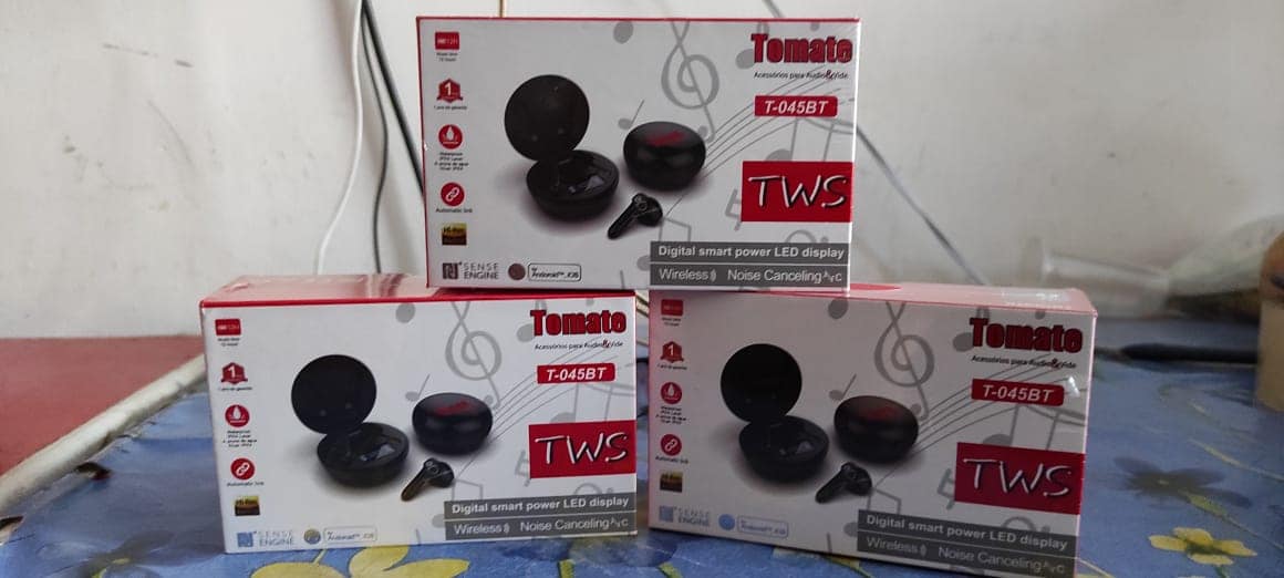 AURICULARES INALÁMBRICOS TWS(T-045BT) CON ESTUCHE DE CARGA TOMATE